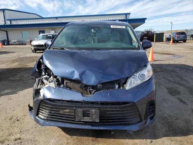 5TDJZ3DC6KS225457 - 2019 TOYOTA SIENNA LE أزرق صورة 5