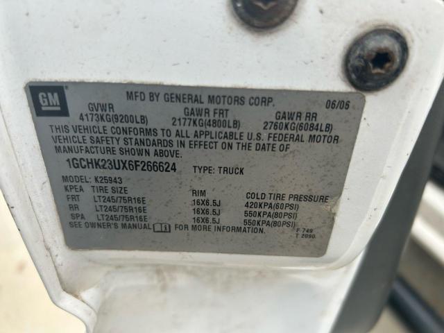 1GCHK23UX6F266624 - 2006 CHEVROLET SILVERADO K2500 HEAVY DUTY WHITE photo 10