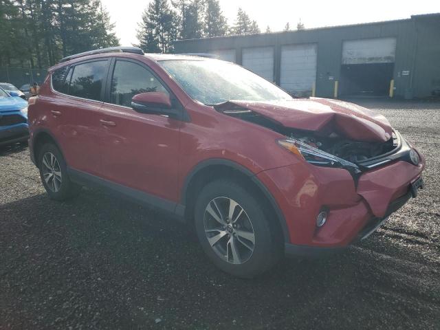JTMRFREV4HJ122185 - 2017 TOYOTA RAV4 XLE RED photo 4