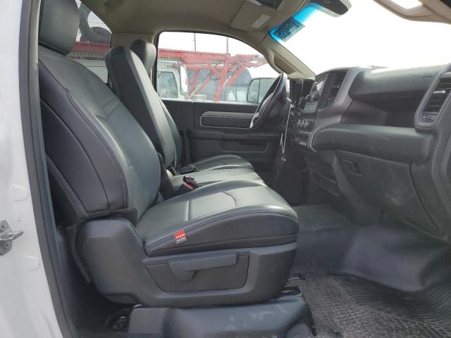 3C7WRNBL5KG705625 - 2019 RAM 5500 白色 照片 5