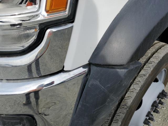 3C7WRNBL5KG705625 - 2019 RAM 5500 白色 照片 9