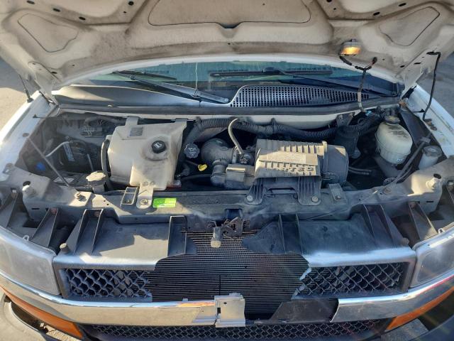 1GAHG35K881129306 - 2008 CHEVROLET EXPRESS G3 WHITE photo 12