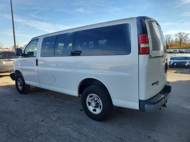 1GAHG35K881129306 - 2008 CHEVROLET EXPRESS G3 WHITE photo 2