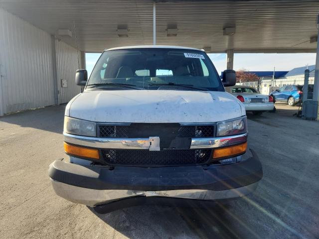 1GAHG35K881129306 - 2008 CHEVROLET EXPRESS G3 WHITE photo 5