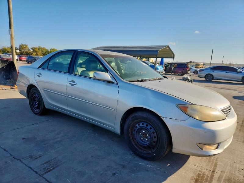 4T1BE32K65U975141 - 2005 TOYOTA CAMRY LE SILVER photo 4