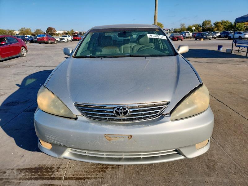 4T1BE32K65U975141 - 2005 TOYOTA CAMRY LE SILVER photo 5