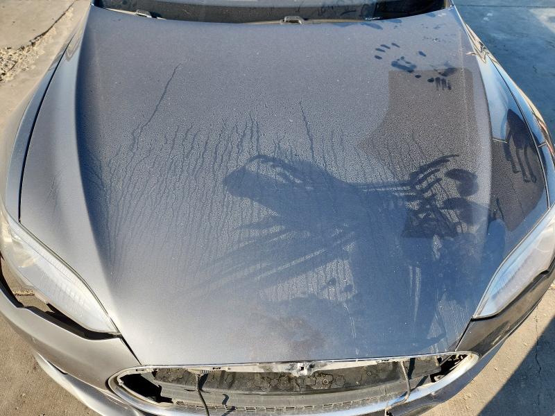 5YJSA1CN8DFP27395 - 2013 TESLA MODEL S ნაცრისფერი ფოტო 12