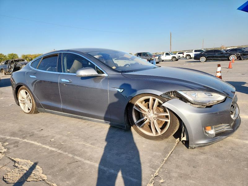 5YJSA1CN8DFP27395 - 2013 TESLA MODEL S ნაცრისფერი ფოტო 4