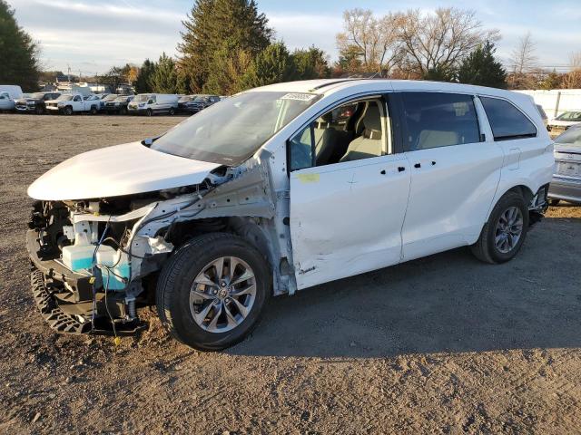 2021 TOYOTA SIENNA LE, 