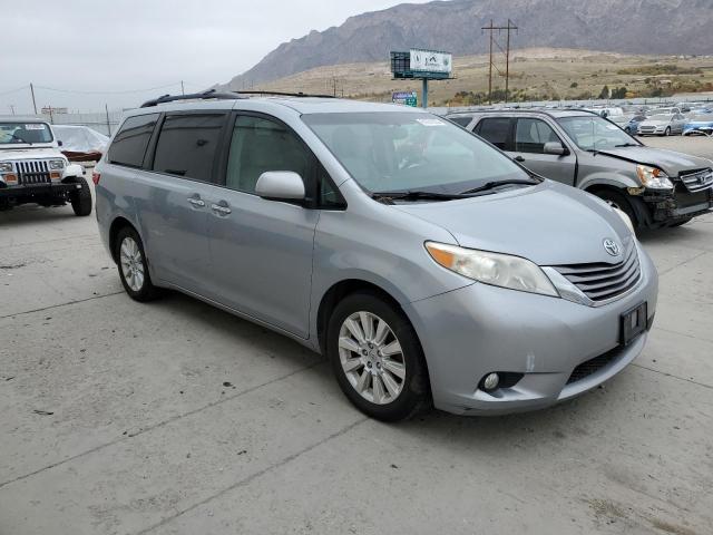 5TDDK3DC9FS112416 - 2015 TOYOTA SIENNA XLE ვერცხლისფერი ფოტო 4