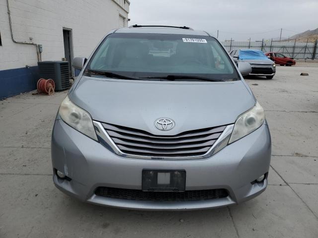 5TDDK3DC9FS112416 - 2015 TOYOTA SIENNA XLE ვერცხლისფერი ფოტო 5