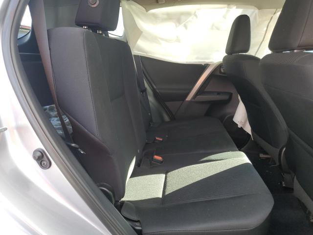 2T3BFREV0HW680859 - 2017 TOYOTA RAV4 LE 银色 照片 10