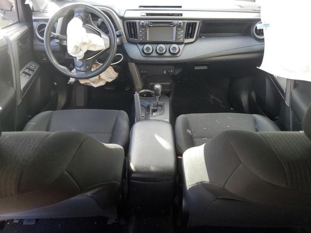 2T3BFREV0HW680859 - 2017 TOYOTA RAV4 LE 银色 照片 8