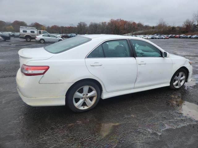4T1BF3EK1AU532334 - 2010 TOYOTA CAMRY BASE WHITE photo 3