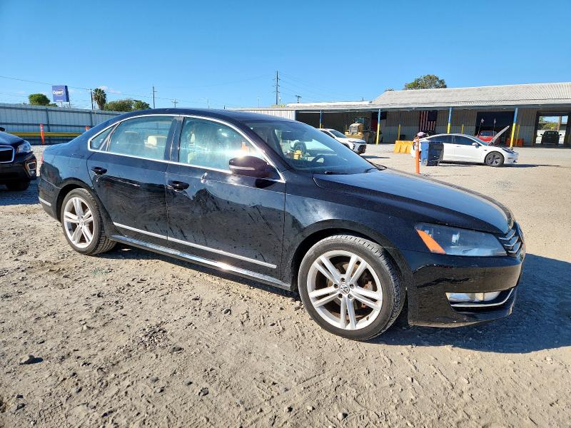 1VWCV7A32FC053626 - 2015 VOLKSWAGEN PASSAT SEL BLACK photo 4