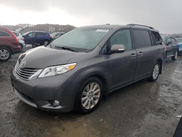 2013 TOYOTA SIENNA XLE, 