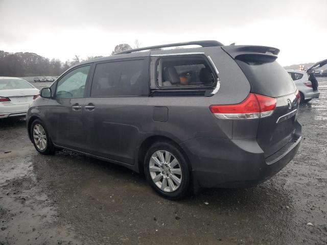 5TDDK3DC1DS069185 - 2013 TOYOTA SIENNA XLE Сірий фото 2