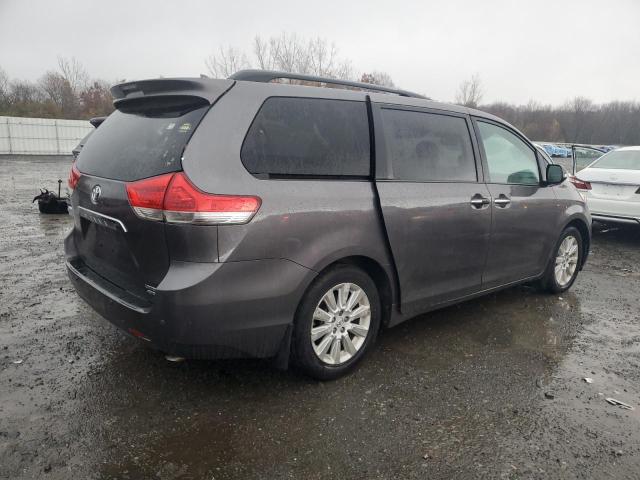 5TDDK3DC1DS069185 - 2013 TOYOTA SIENNA XLE Сірий фото 3