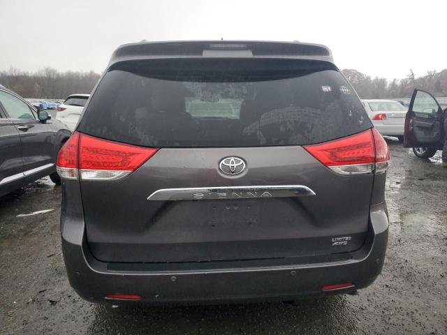 5TDDK3DC1DS069185 - 2013 TOYOTA SIENNA XLE Сірий фото 6