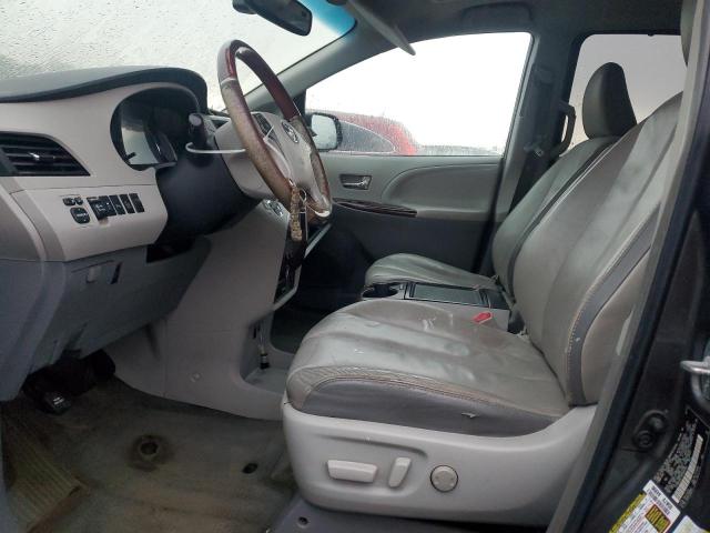 5TDDK3DC1DS069185 - 2013 TOYOTA SIENNA XLE Сірий фото 7