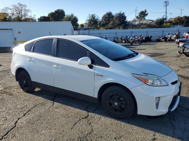 JTDKN3DU8F0462582 - 2015 TOYOTA PRIUS WHITE photo 4