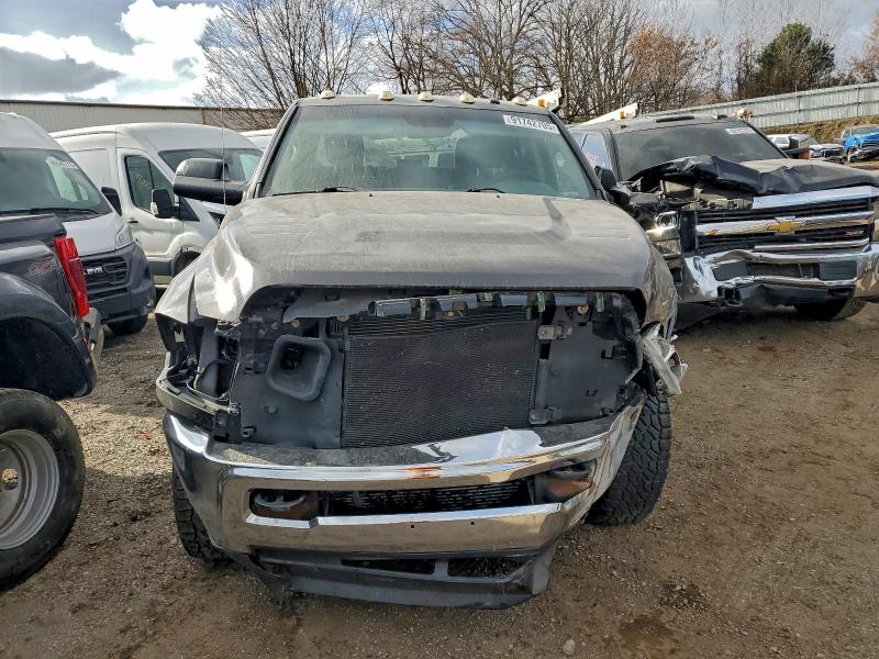 3C6UR5CL4HG628734 - 2017 RAM 2500 ST Grau Foto 5