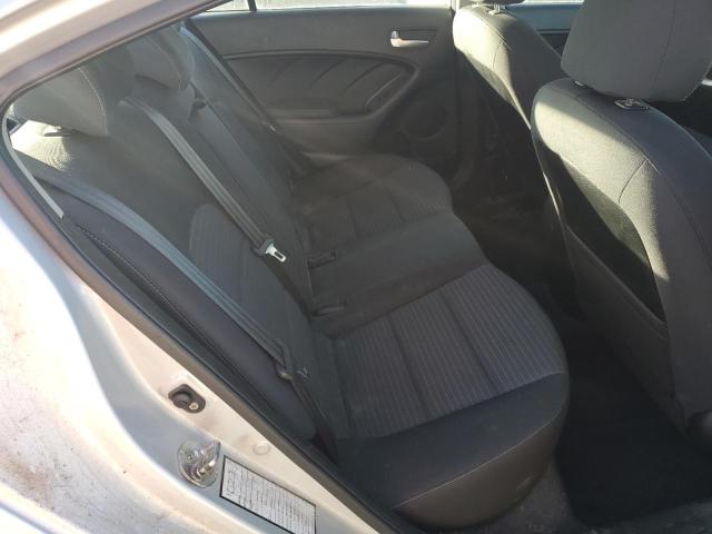 3KPFL4A79JE268428 - 2018 KIA FORTE LX 银色 照片 10