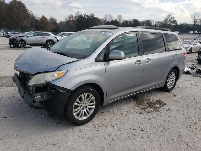 2012 TOYOTA SIENNA XLE, 