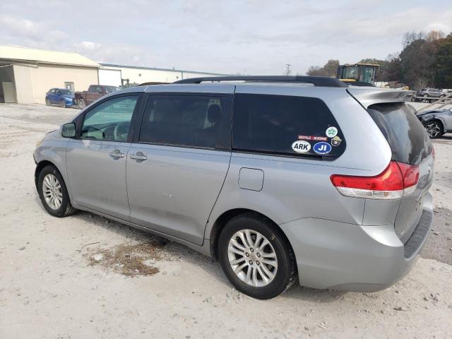 5TDYK3DC1CS238136 - 2012 TOYOTA SIENNA XLE SILVER photo 2