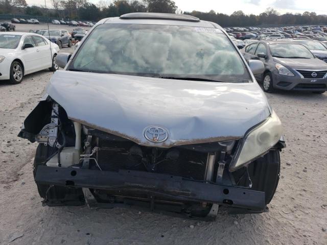 5TDYK3DC1CS238136 - 2012 TOYOTA SIENNA XLE SILVER photo 5