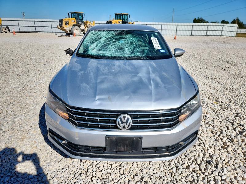 1VWAT7A34HC010776 - 2017 VOLKSWAGEN PASSAT S 银色 照片 5