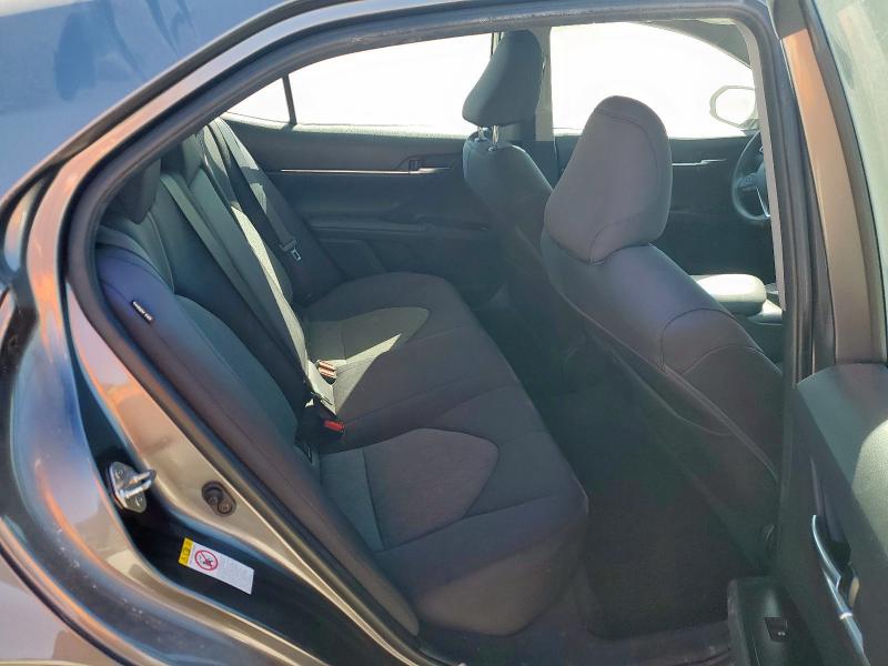 4T1B11HK7JU561772 - 2018 TOYOTA CAMRY L GRAY photo 10