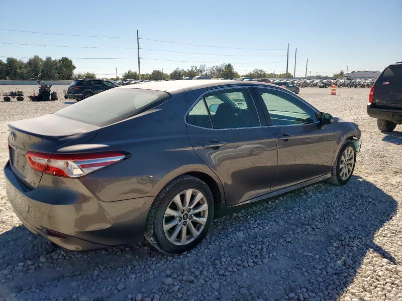 4T1B11HK7JU561772 - 2018 TOYOTA CAMRY L GRAY photo 3