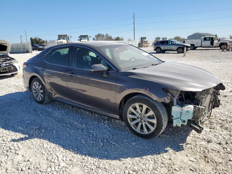 4T1B11HK7JU561772 - 2018 TOYOTA CAMRY L GRAY photo 4