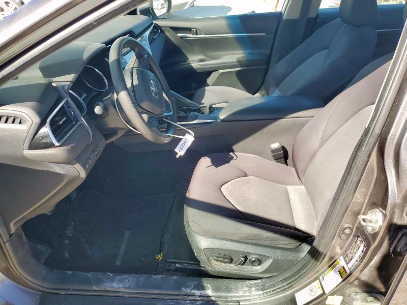 4T1B11HK7JU561772 - 2018 TOYOTA CAMRY L GRAY photo 7