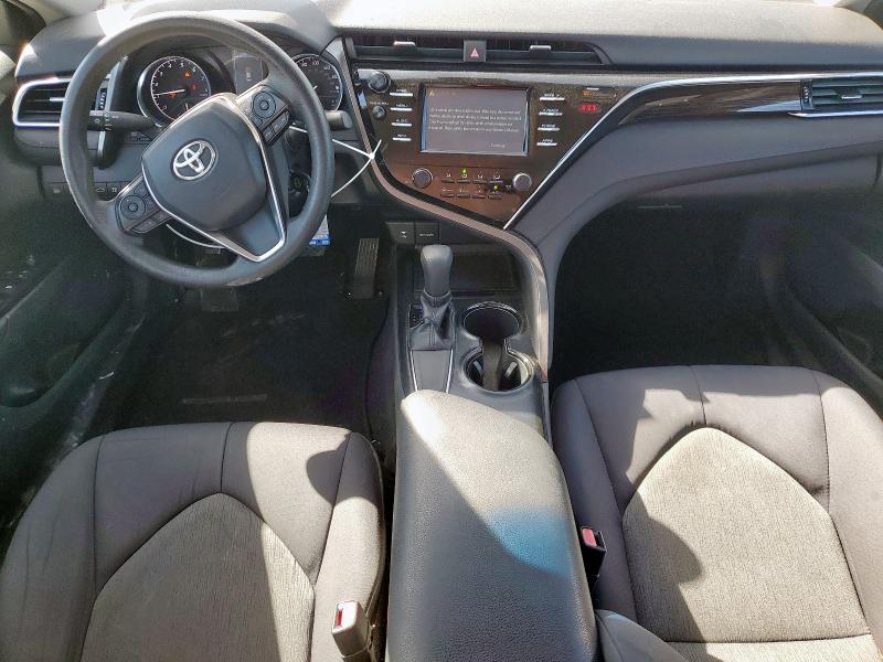 4T1B11HK7JU561772 - 2018 TOYOTA CAMRY L GRAY photo 8