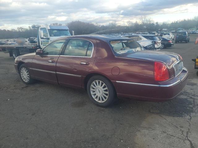 1LNHM81W04Y662172 - 2004 LINCOLN TOWN CAR EXECUTIVE RED photo 2
