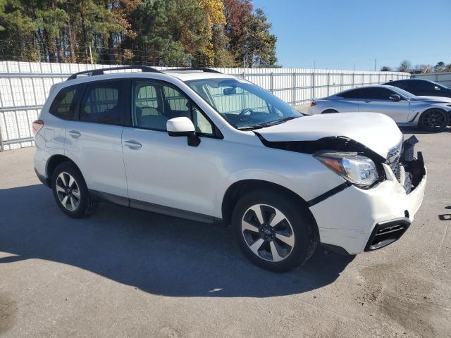 JF2SJAGC6HH534081 - 2017 SUBARU FORESTER 2.5I PREMIUM WHITE photo 4