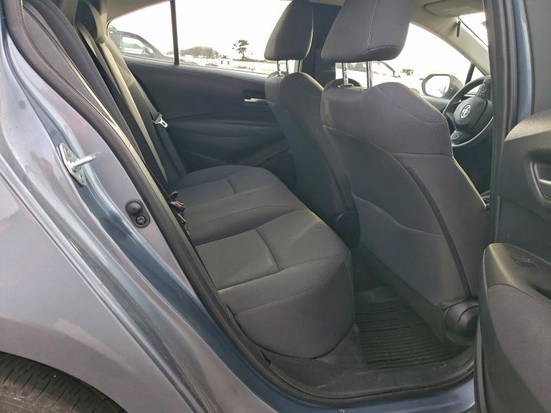 5YFEPMAE2MP161156 - 2021 TOYOTA COROLLA LE SILVER photo 10