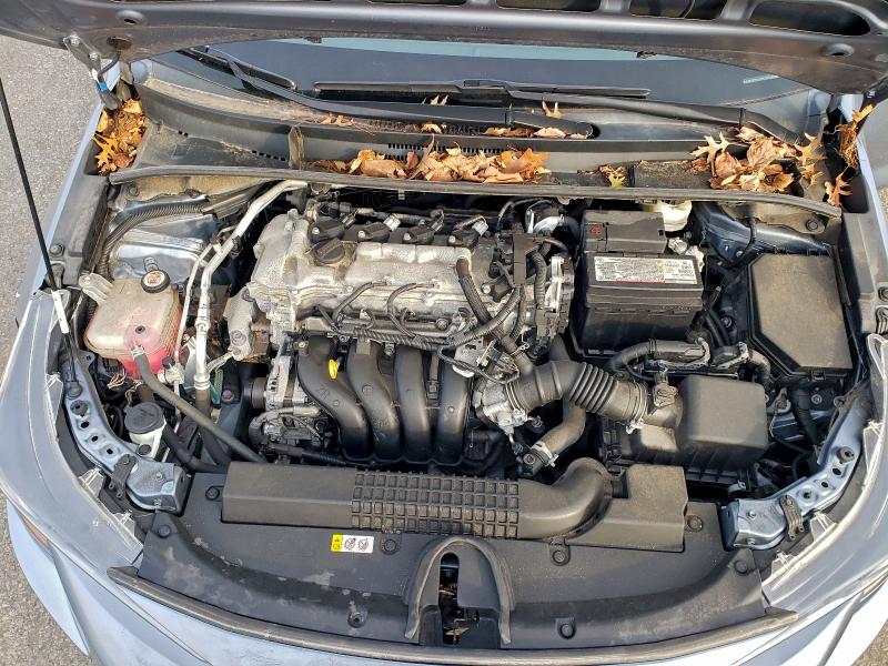 5YFEPMAE2MP161156 - 2021 TOYOTA COROLLA LE SILVER photo 11