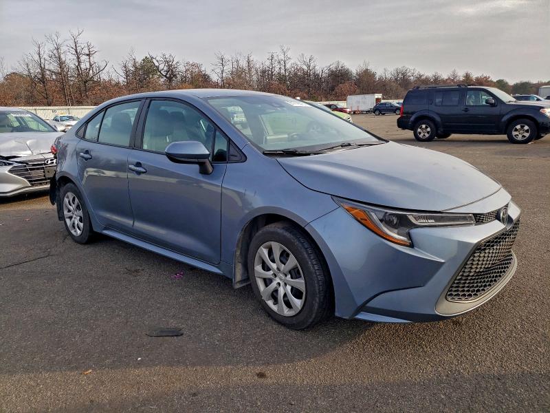 5YFEPMAE2MP161156 - 2021 TOYOTA COROLLA LE SILVER photo 4