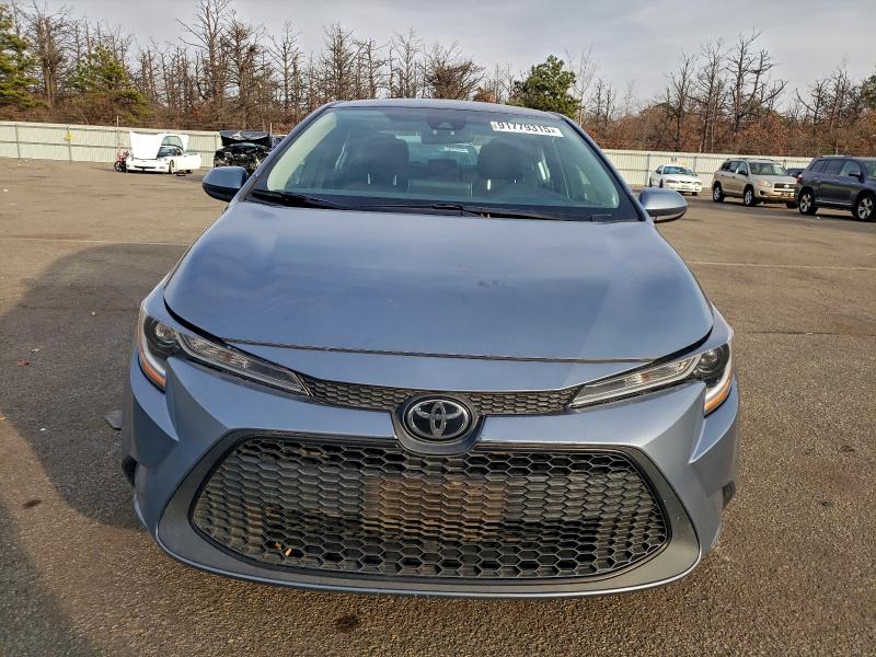 5YFEPMAE2MP161156 - 2021 TOYOTA COROLLA LE SILVER photo 5