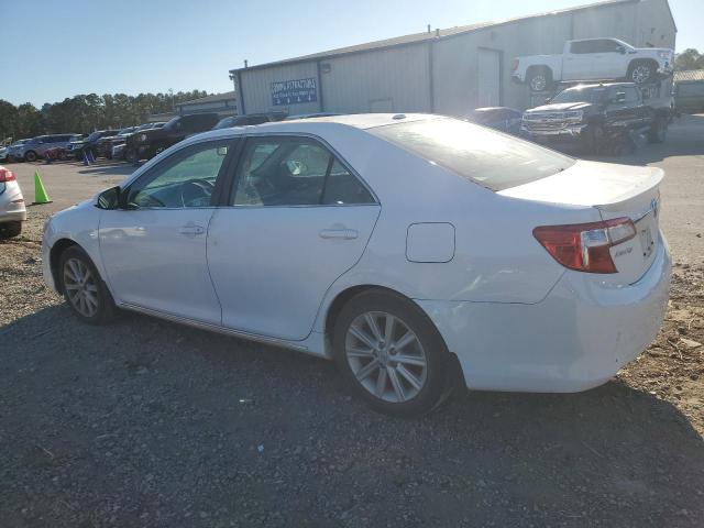 4T4BF1FK6CR215404 - 2012 TOYOTA CAMRY BASE WHITE photo 2