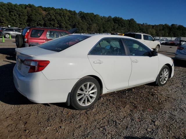 4T4BF1FK6CR215404 - 2012 TOYOTA CAMRY BASE WHITE photo 3