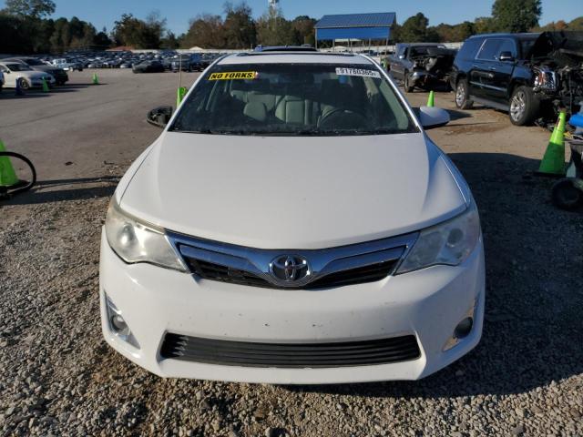 4T4BF1FK6CR215404 - 2012 TOYOTA CAMRY BASE WHITE photo 5