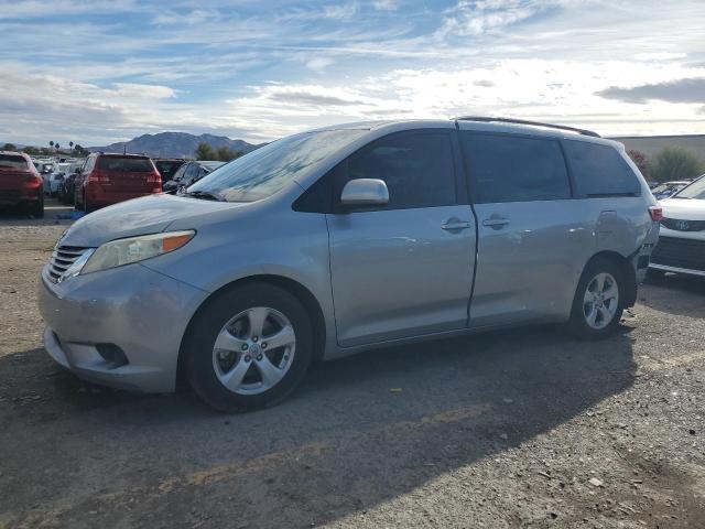2016 TOYOTA SIENNA LE, 