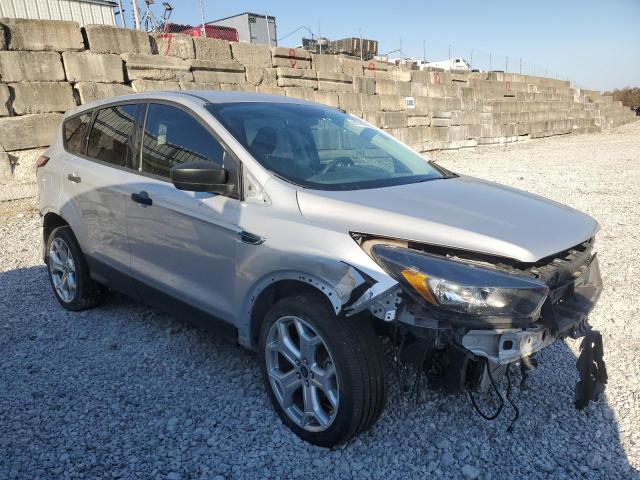 1FMCU0F70JUD60266 - 2018 FORD ESCAPE S Argent photo 4
