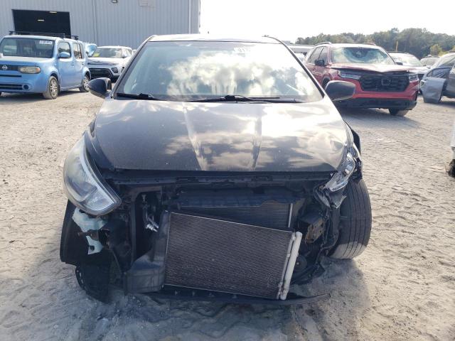 KMHCT4AE5HU255653 - 2017 HYUNDAI ACCENT SE BLACK photo 5