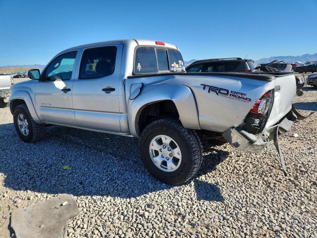 3TMLU4EN3DM128443 - 2013 TOYOTA TACOMA DOUBLE CAB SILVER photo 2