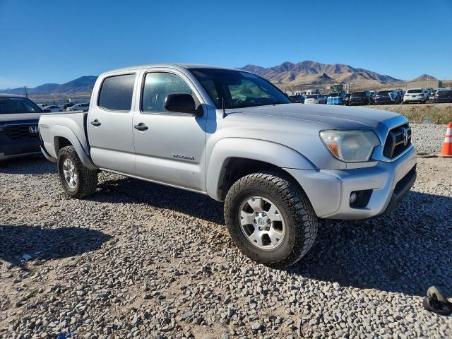 3TMLU4EN3DM128443 - 2013 TOYOTA TACOMA DOUBLE CAB SILVER photo 4